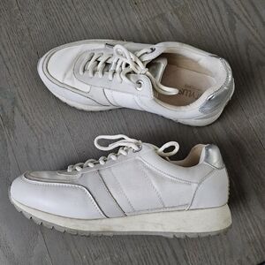 Woman Sneakers Jumper White & Silver Size 8 Memory Foam Athletic Casual Shoes